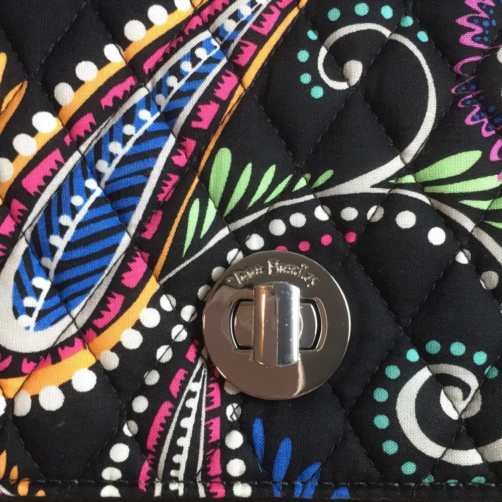 NWT Vera Bradley Turnlock Crossbody, Bandana Swirl - Picture 2 of 6